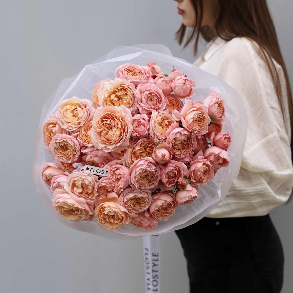 roza dzhuletta piony buket 5